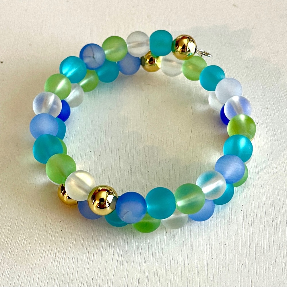 NWOT Memory Wire 18k Gold Plated and Seaglass Beaded Bracelet - Picture 3 of 6